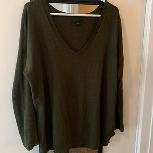 Green oversized v-neck American Eagle sweater.
